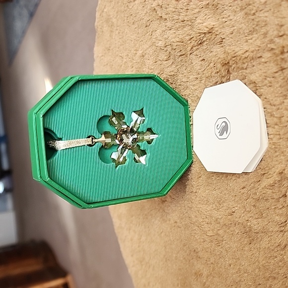 Swarovski annual ornament 2022 gold tone - Picture 3 of 8